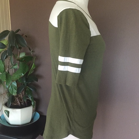 So 3/4 sleeve white and olive green T-shirt baseball style size small tunic - Picture 2 of 6